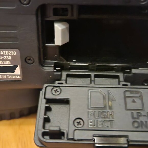 📷 Canon EOS Rebel T6 DSLR Camera and 18-55mm Lens with Tote! 📷 - Picture 3 of 7